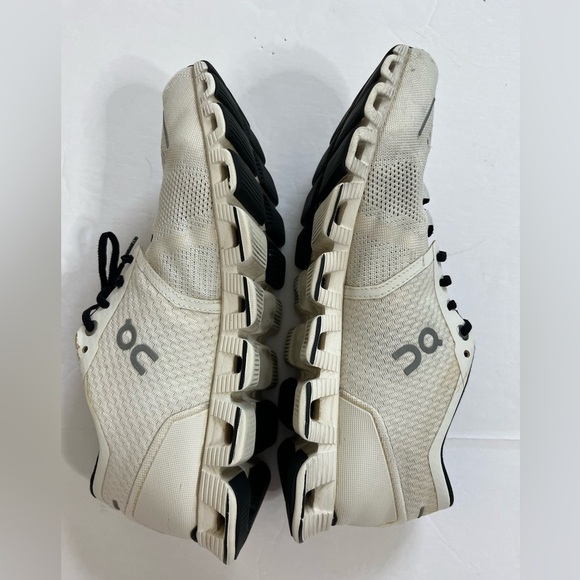 On On Cloud Running Sneakers Women Size 8 White and Black - Picture 2 of 8